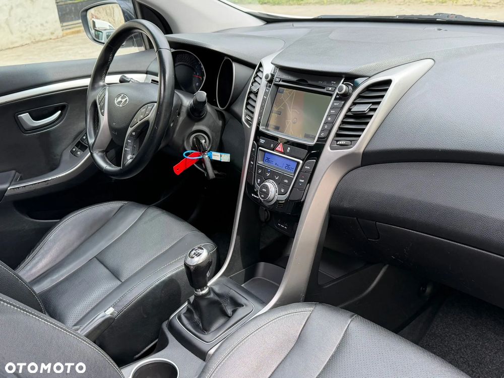 Hyundai i30 1.6 CRDi Fifa World Cup Edition - 12