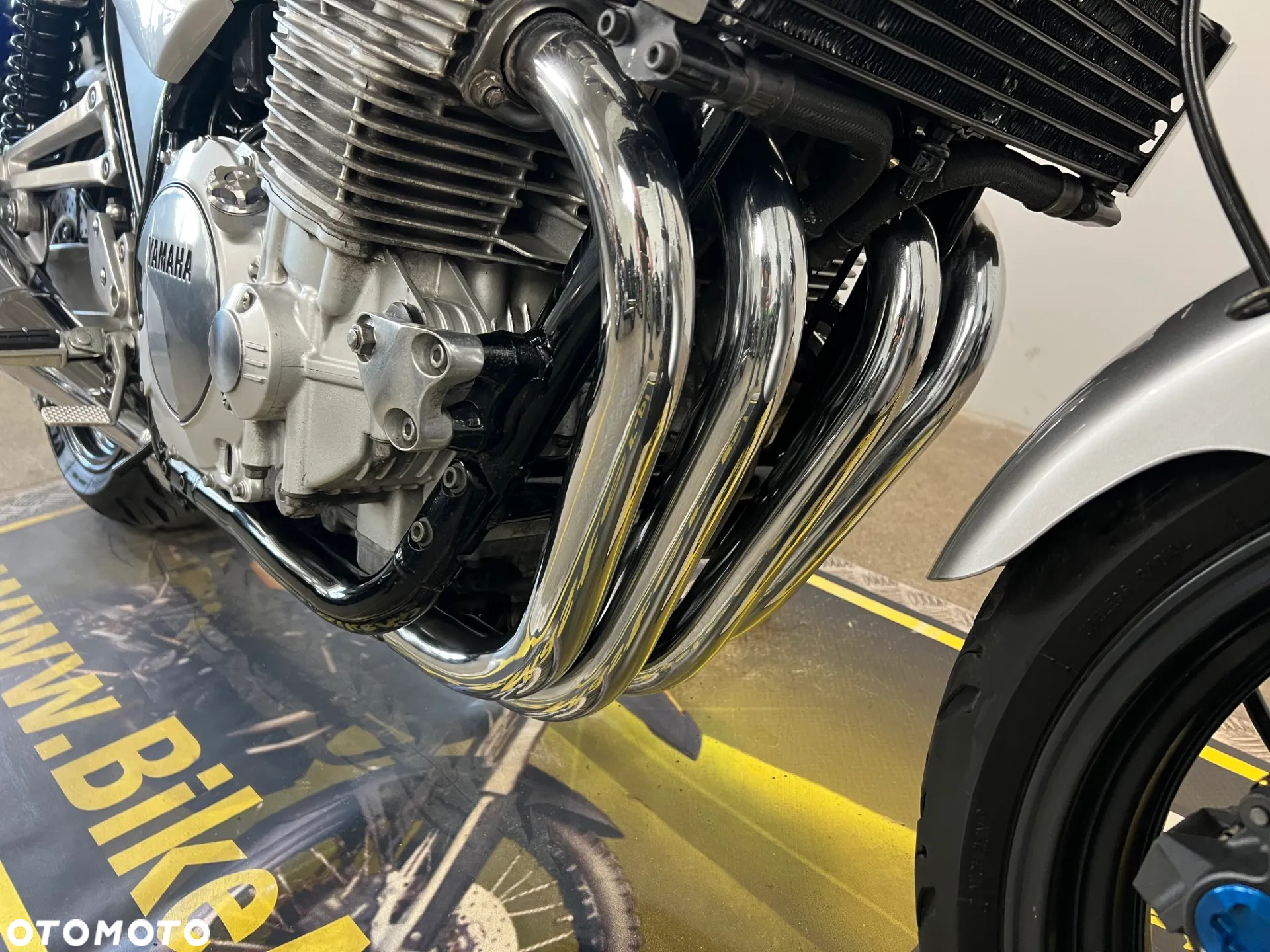 Yamaha XJR - 11