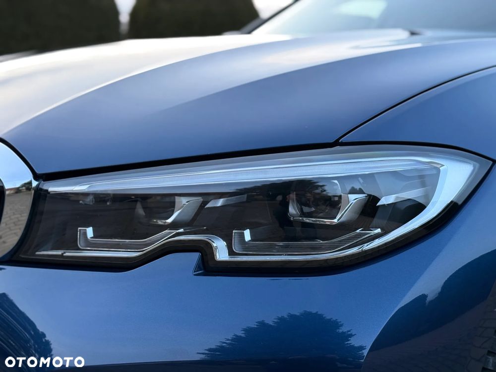 BMW Seria 3 320d xDrive Luxury Line sport - 39