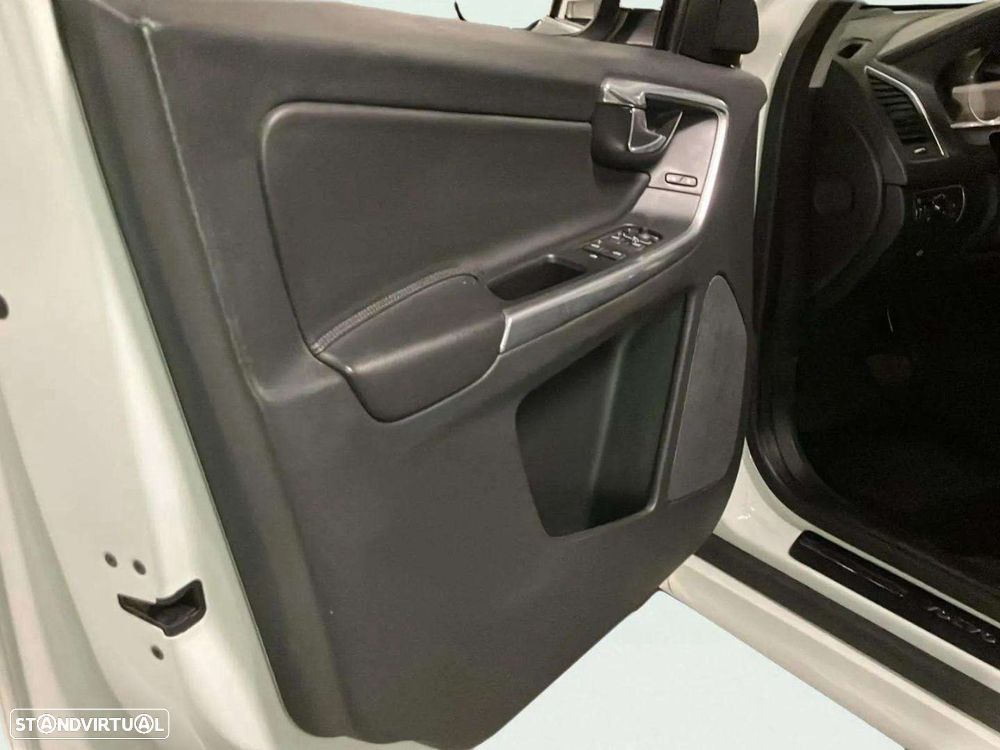 Volvo XC 60 2.0 D4 Momentum Plus Geartronic - 19