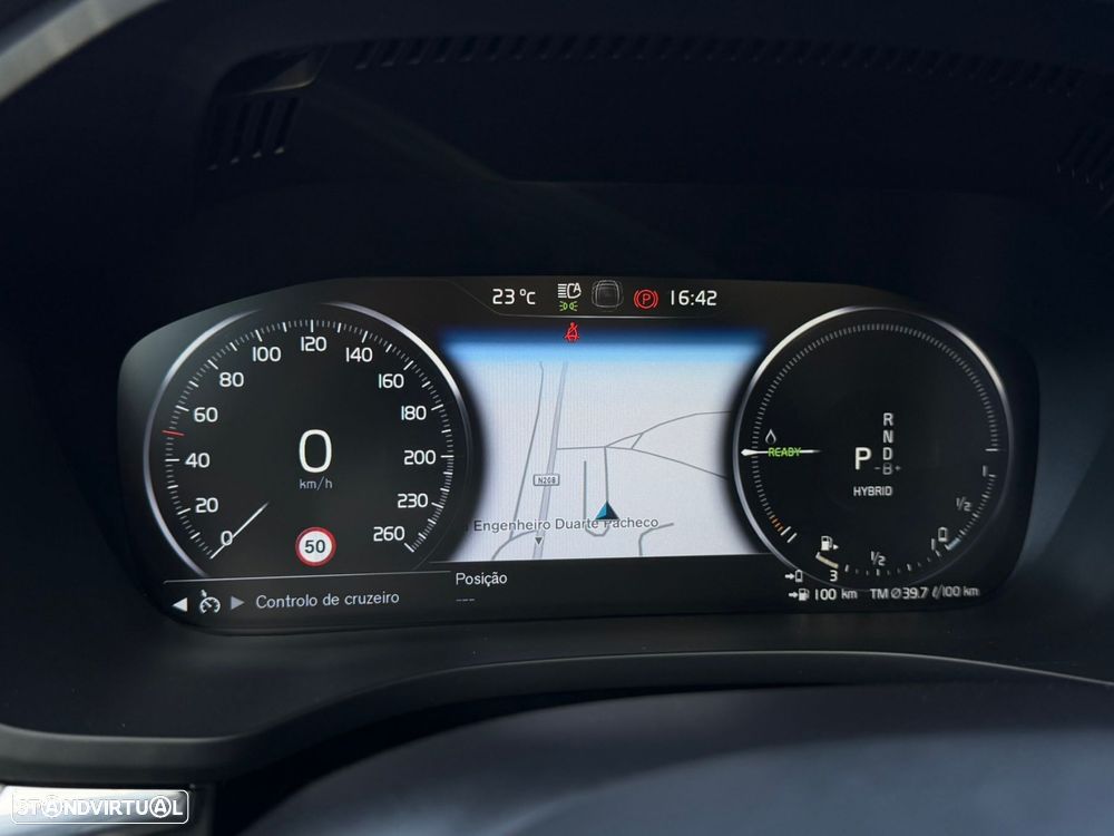 Volvo XC 60 2.0 T8 PHEV Momentum Plus AWD - 34