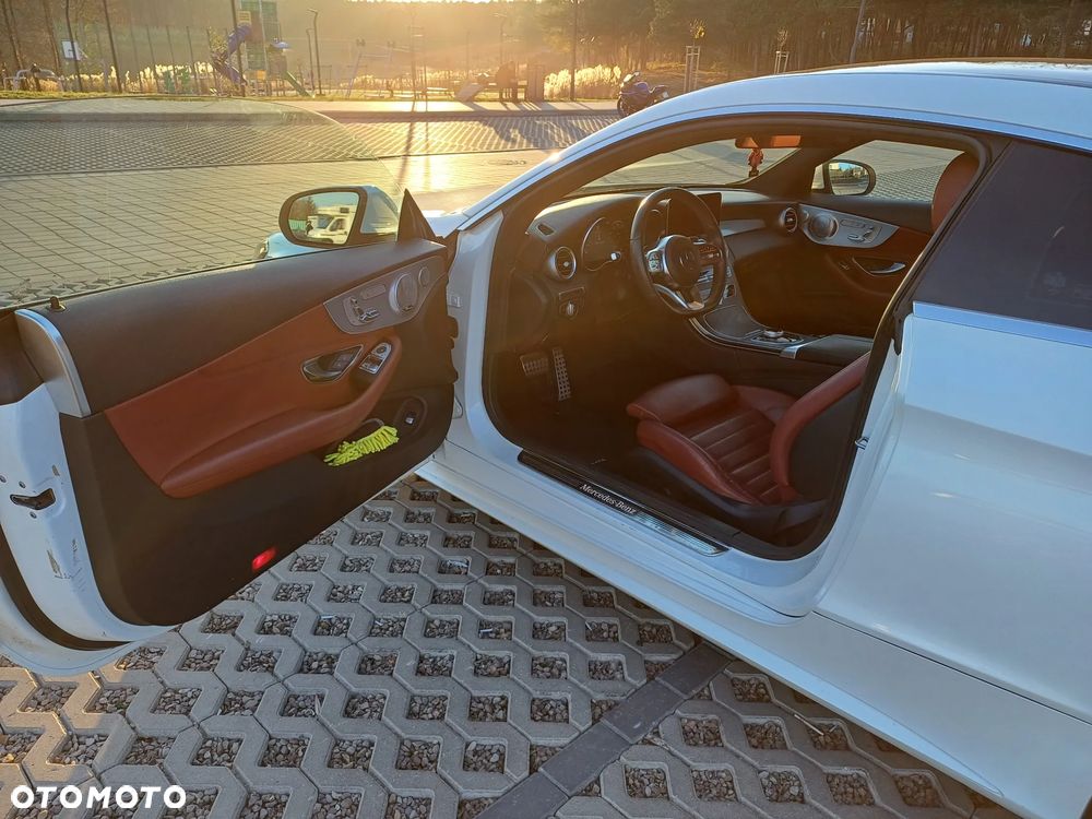Mercedes-Benz Klasa C 300 9G-TRONIC - 10