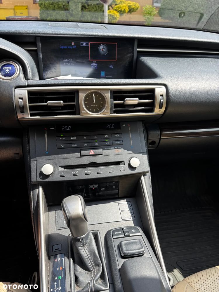 Lexus IS - 12