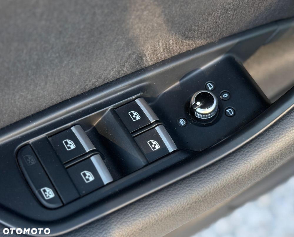 Audi A4 Avant 2.0 TDI ultra S tronic sport - 33