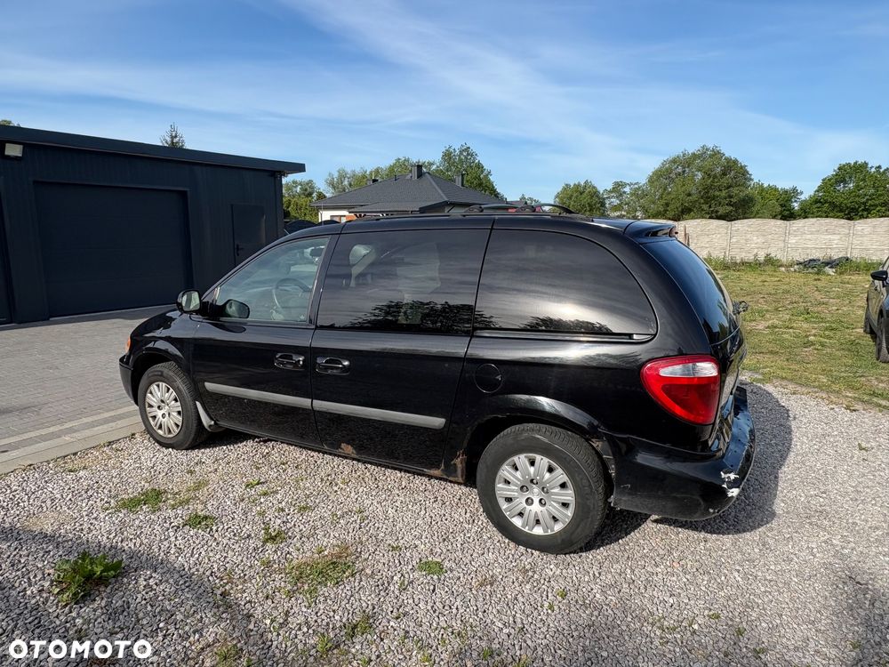 Chrysler Town & Country - 2