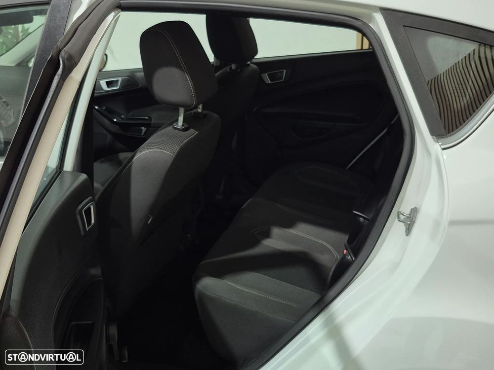 Ford Fiesta 1.0 T EcoBoost Titanium PowerShift - 28