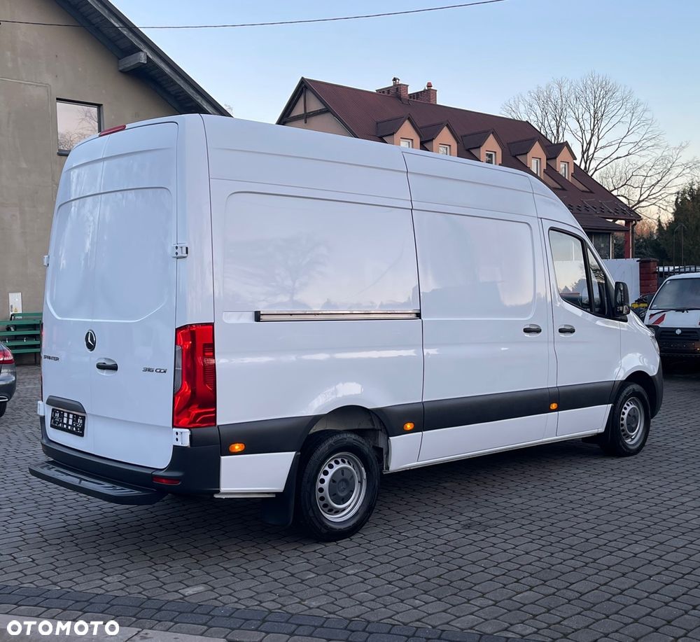 Mercedes-Benz Sprinter - 5