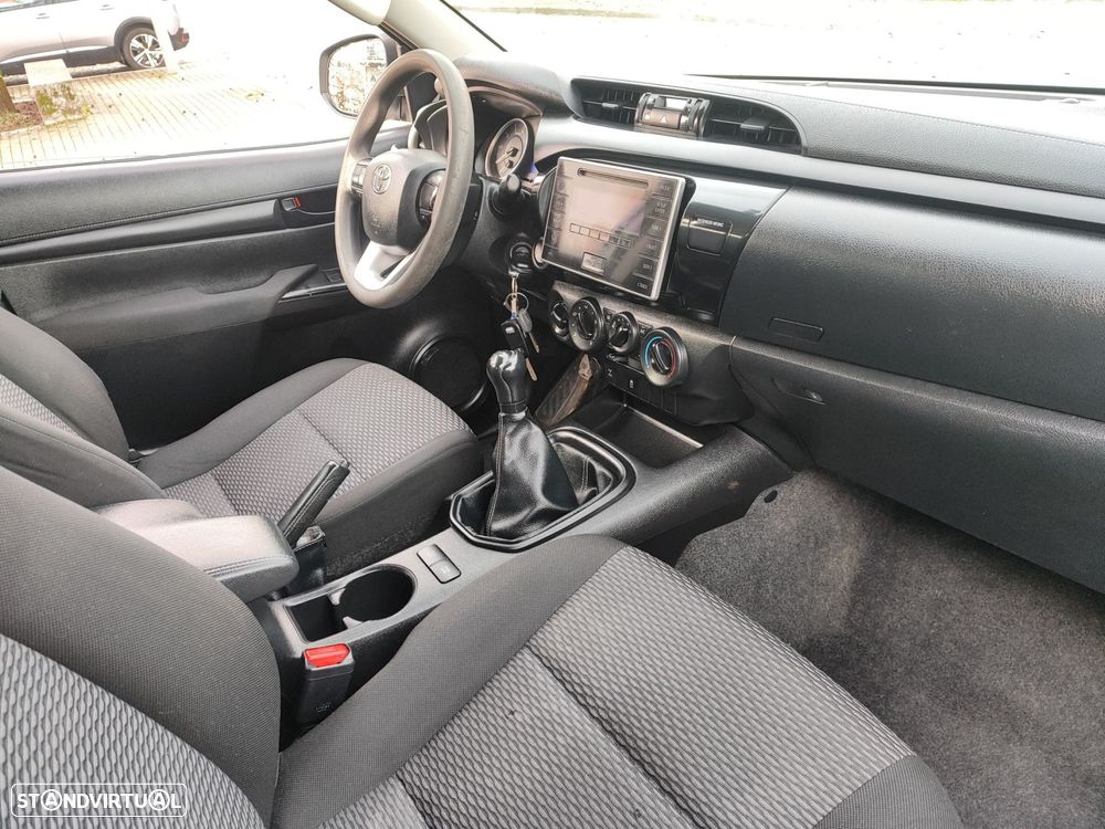 Toyota Hilux 2.4 D-4D 4WD CD CH - 11