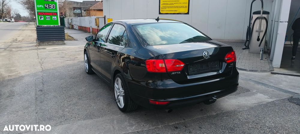 Volkswagen Jetta 1.6 TDI Blue Motion Technology Life - 11