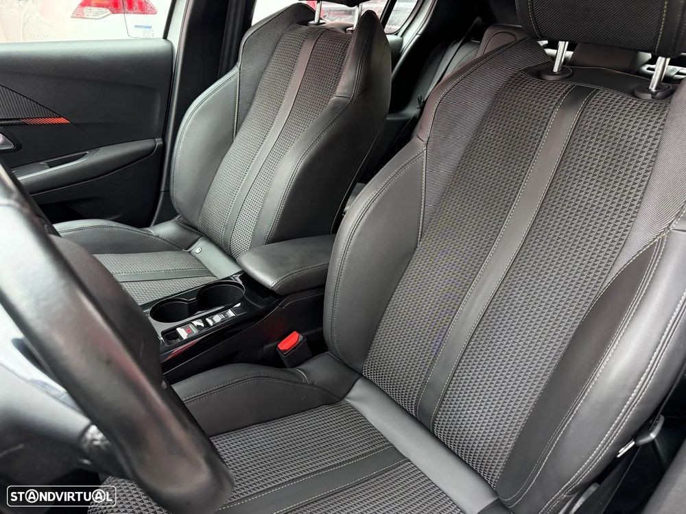 Peugeot 208 - 6
