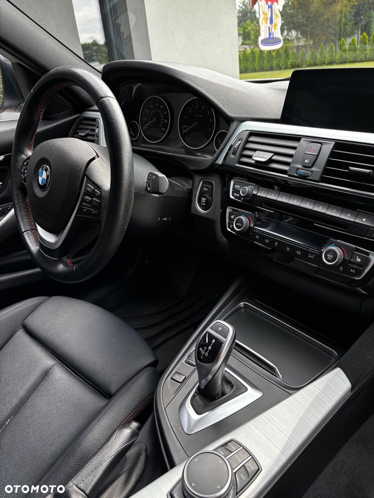 BMW Seria 3 330i Sport Line - 14