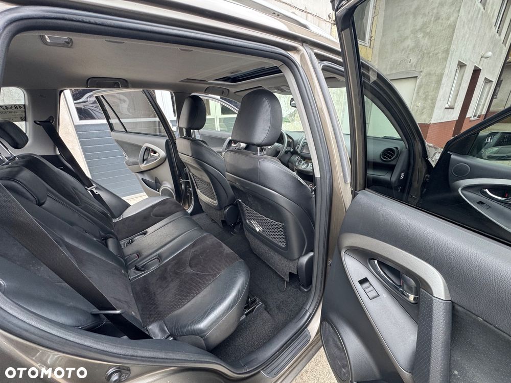 Toyota RAV4 - 8