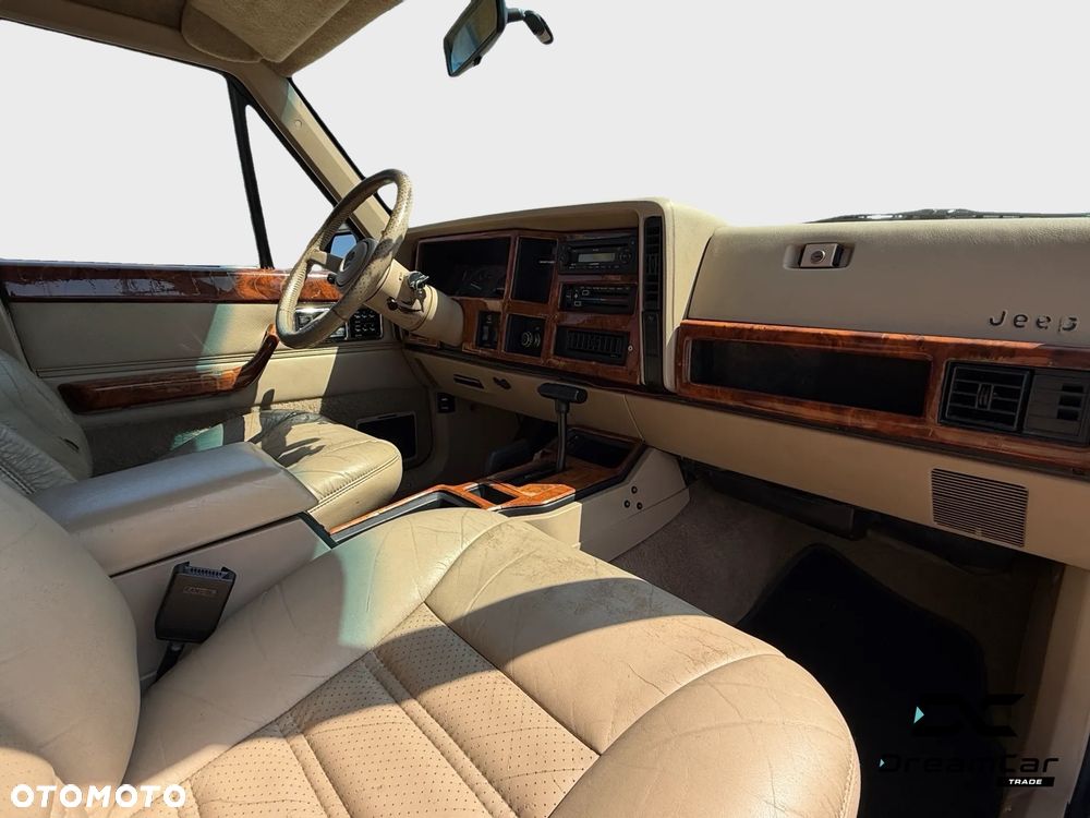 Jeep Cherokee - 12