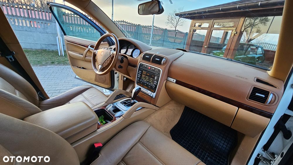 Porsche Cayenne - 6
