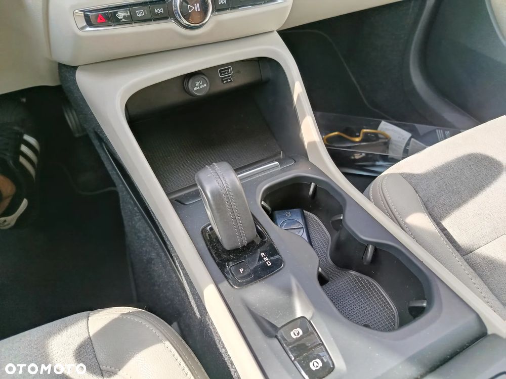 Volvo XC 40 D3 Momentum Pro - 23