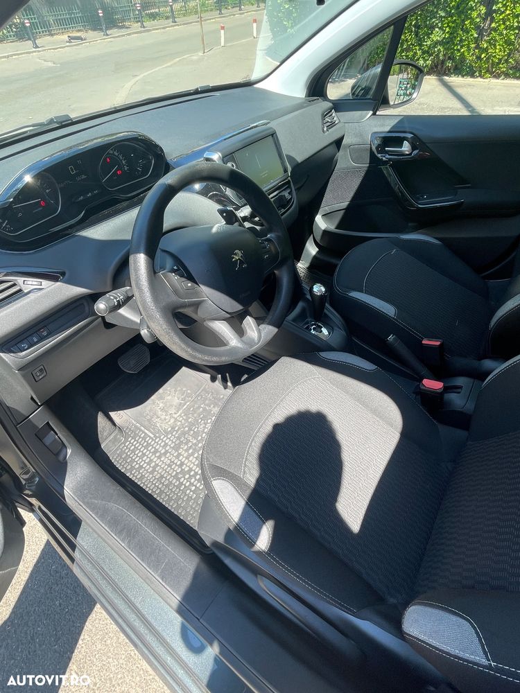 Peugeot 208 1.2 L PureTech ETG Active - 10