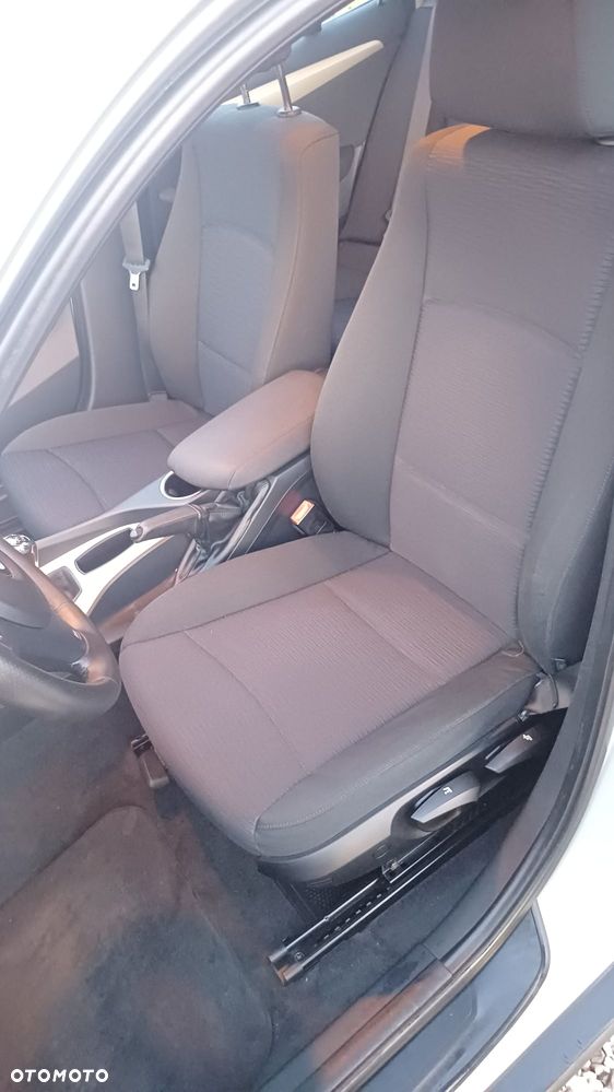 BMW X1 sDrive18d xLine - 22