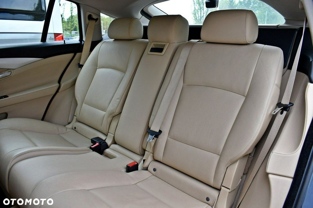 BMW 5GT 530d xDrive - 13