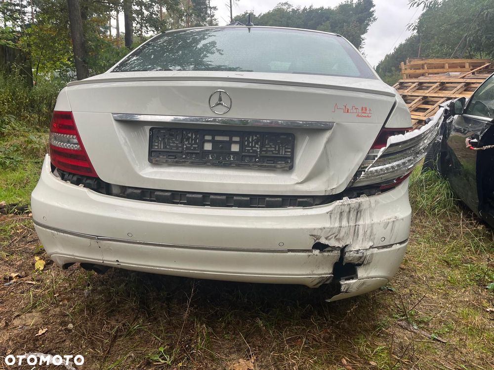 Mercedes-Benz Klasa C 180 T CGI BlueEFFICIENCY - 4