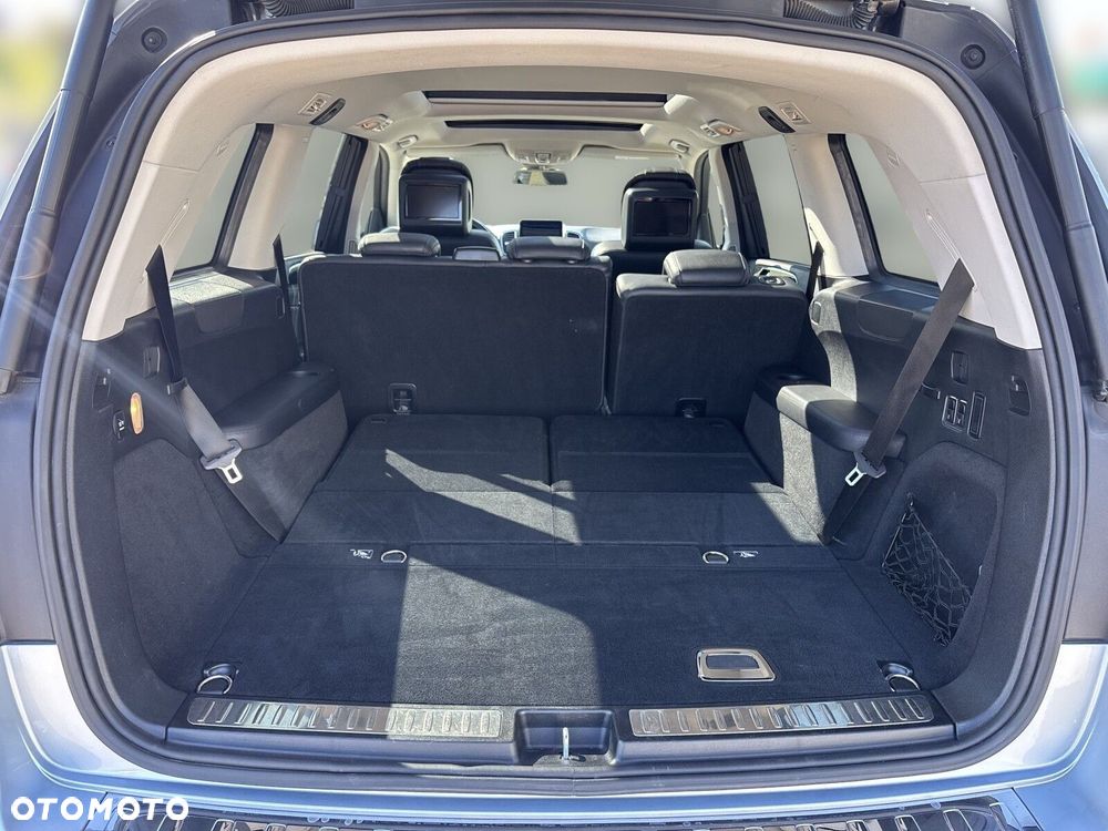 Mercedes-Benz GLS - 27