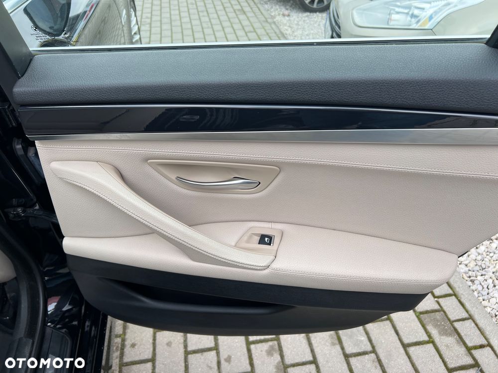 BMW Seria 5 518d Luxury Line - 12