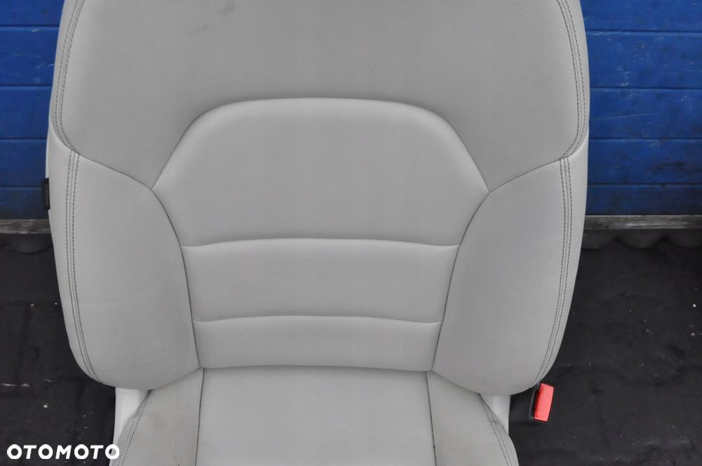 MERCEDES W176 FOTELE KANAPA JASNA SKÓRA - 5