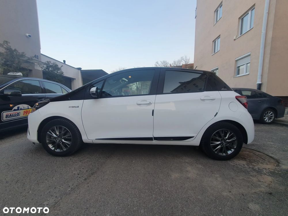 Toyota Yaris Hybrid 100 Premium - 13
