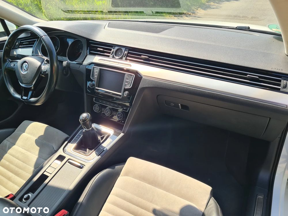 Volkswagen Passat - 17