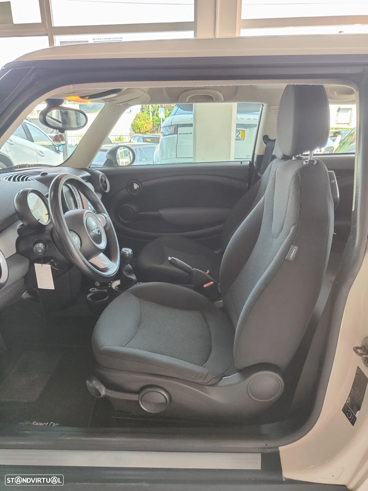 MINI 3 Portas One D - 14