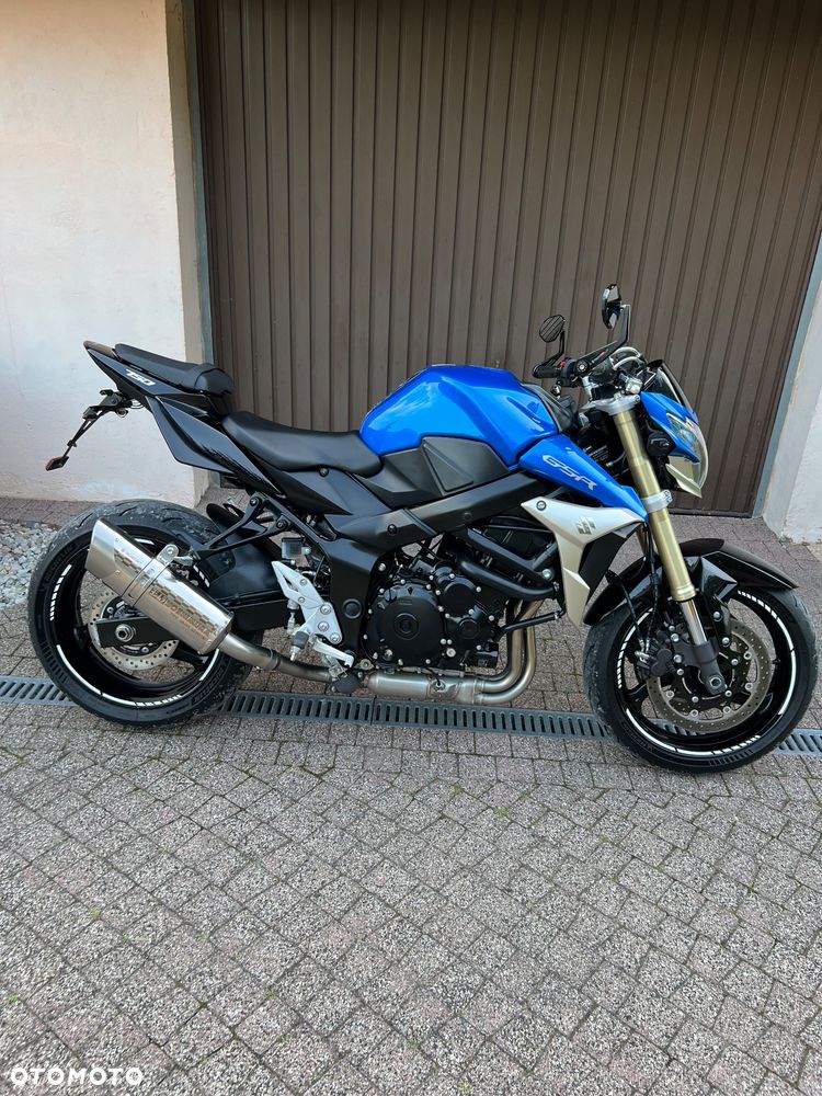 Suzuki GSR - 2