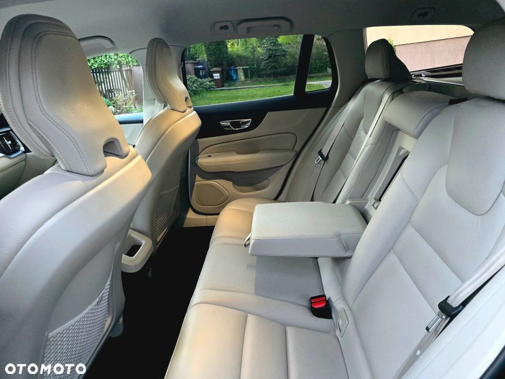 Volvo V60 B4 D Momentum Pro - 17