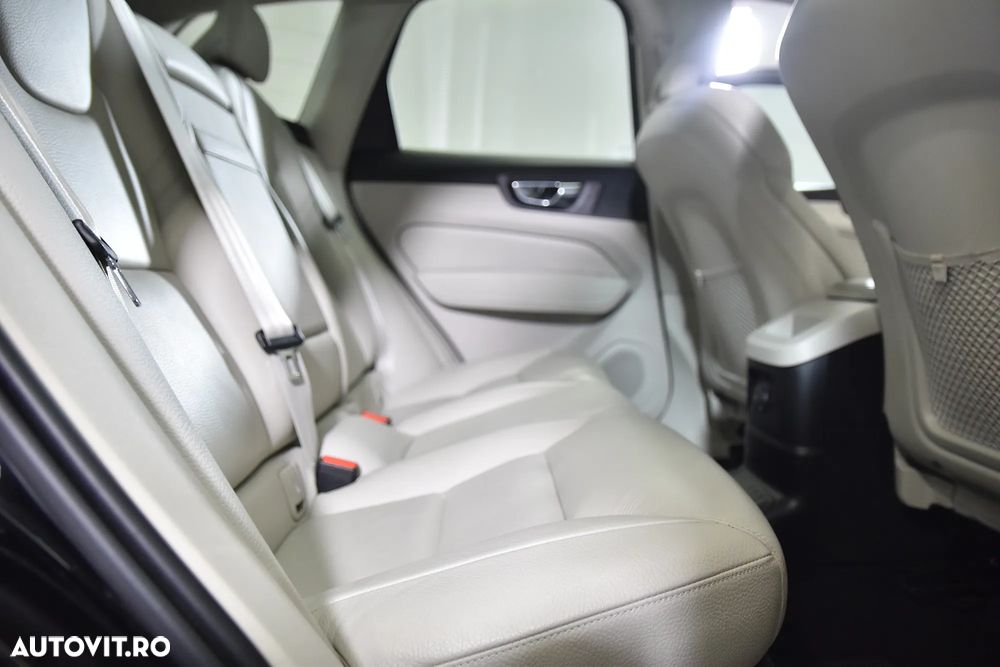 Volvo XC 60 T6 AWD Recharge Geartronic Inscription - 13