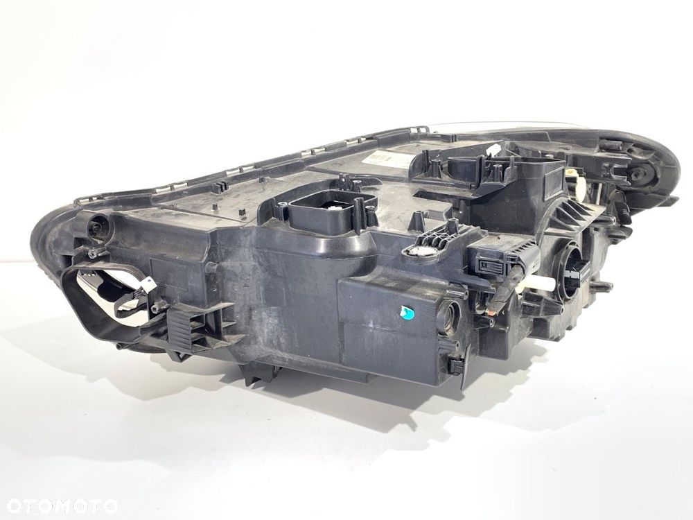 REFLEKTOR PRAWY PRZÓD  BMW X1 (F48) 2014 - 2022 sDrive 18 d 110 kW [150 KM] olej napędowy 2015 - - 4