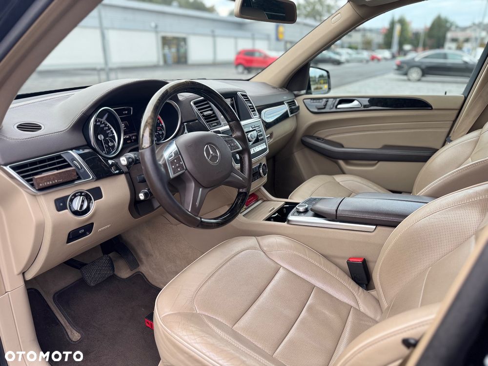 Mercedes-Benz ML - 12