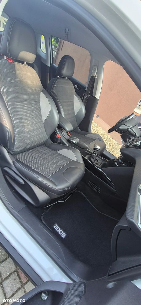 Peugeot 2008 1.2 Pure Tech GPF Style S&S - 15