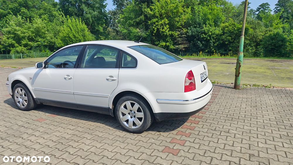 Volkswagen Passat - 11