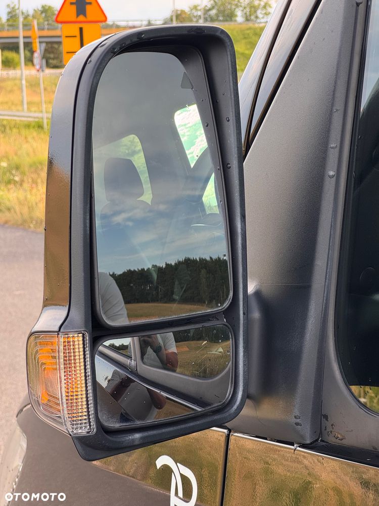 Mercedes-Benz Sprinter - 22