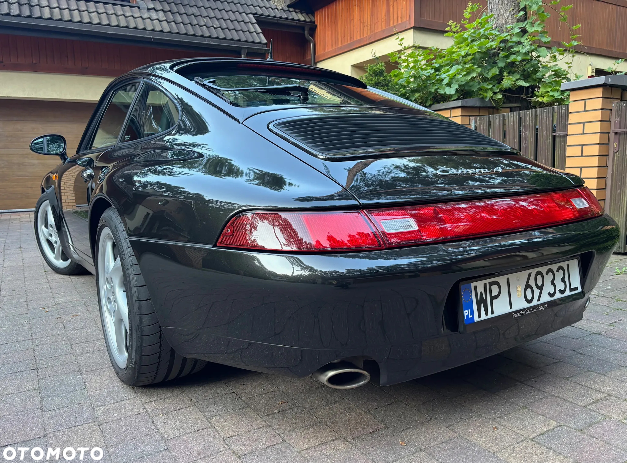 Porsche 911 Carrera 4 - 3