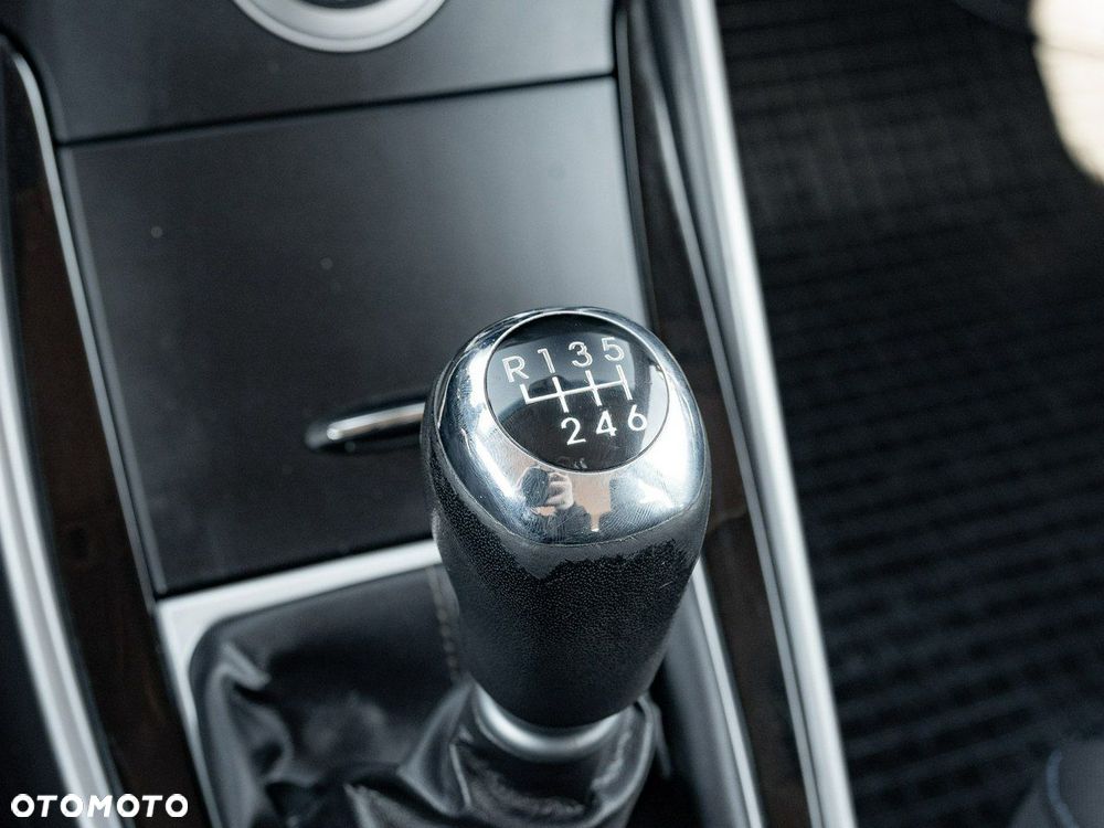 Hyundai Elantra 1.6 Classic + - 16