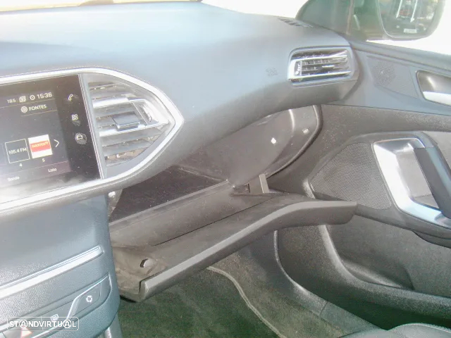 Peugeot 308 SW 1.2 PureTech Allure Pack EAT8 - 34