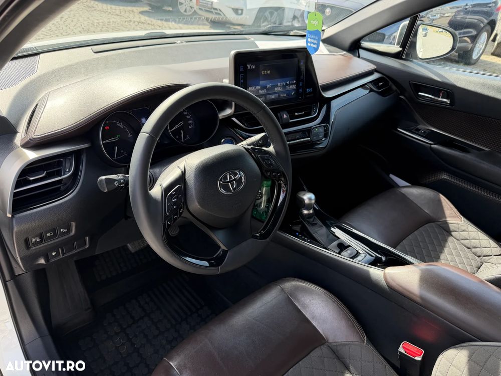 Toyota C-HR Lounge - 10