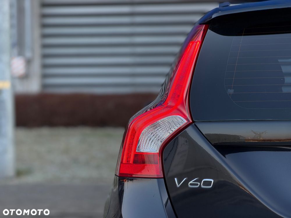 Volvo V60 D3 Summum - 36
