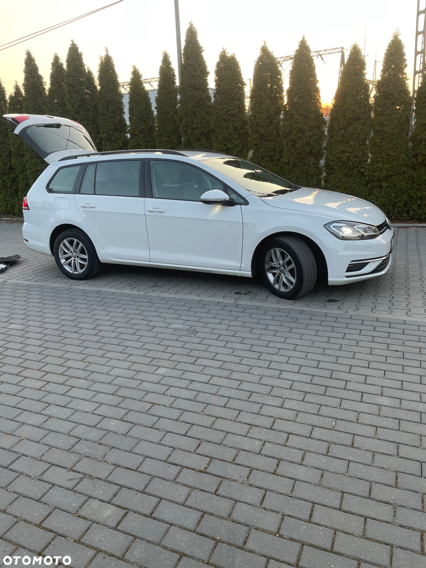 Volkswagen Golf 1.6 TDI BlueMotion Technology Comfortline - 26