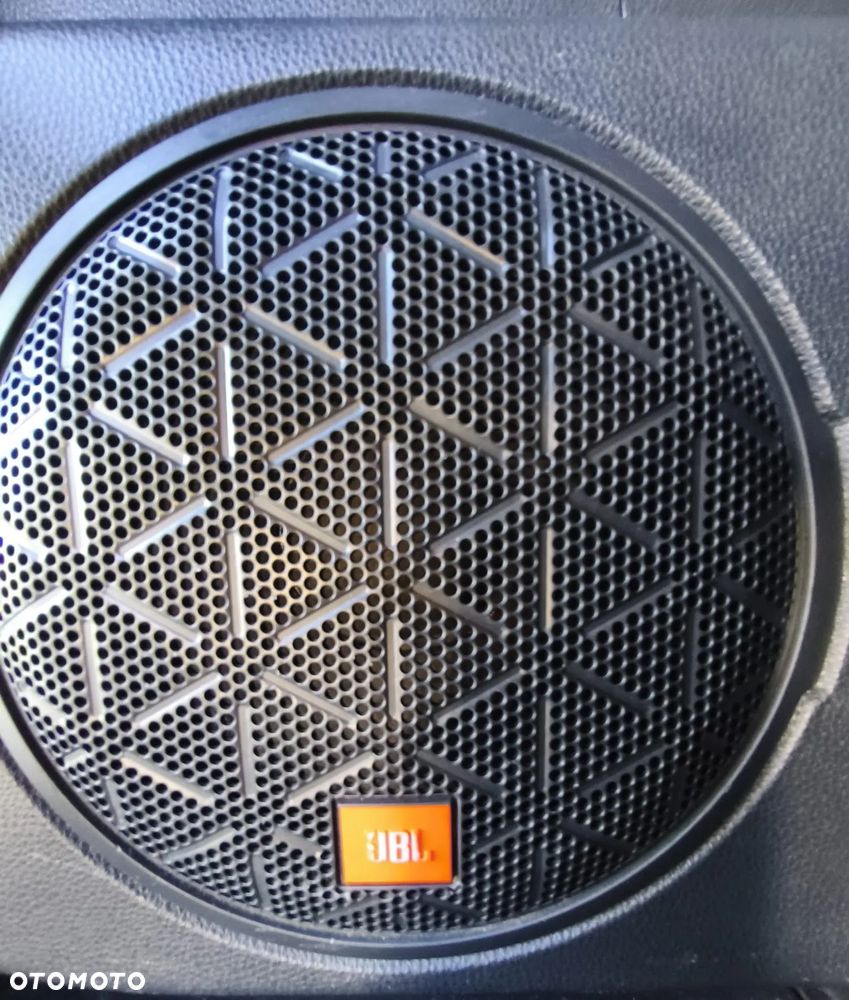 Toyota RAV4 2.5 Hybrid Black Edition by JBL 4x4 - 2
