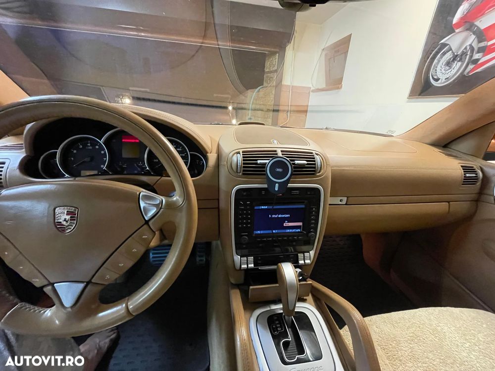 Porsche Cayenne - 8