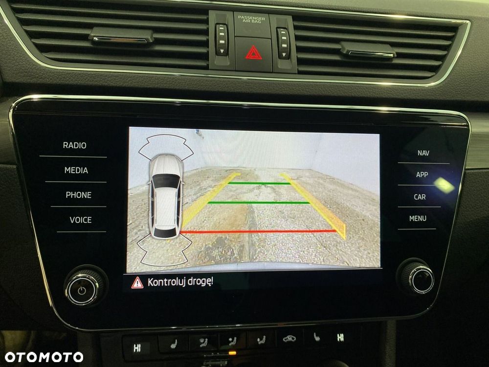 Skoda Superb 2.0 TDI SCR Style DSG - 21