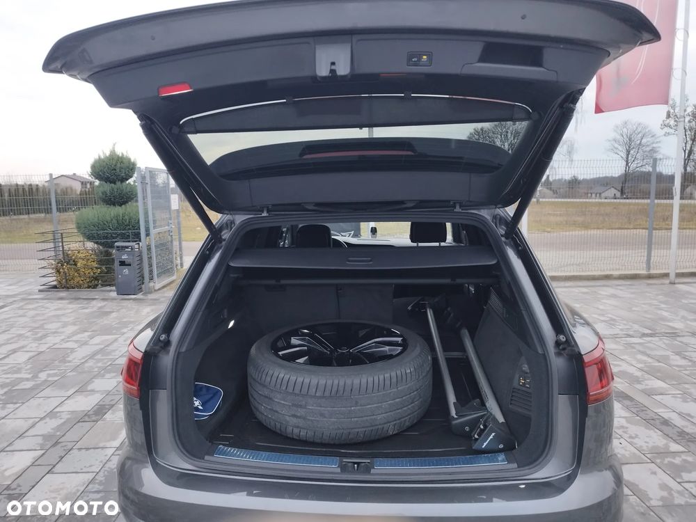 Volkswagen Touareg - 22