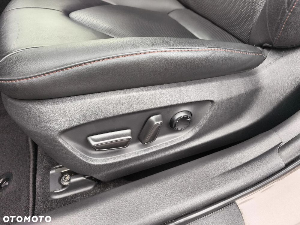 Toyota Camry 2.5 Hybrid Comfort CVT - 23