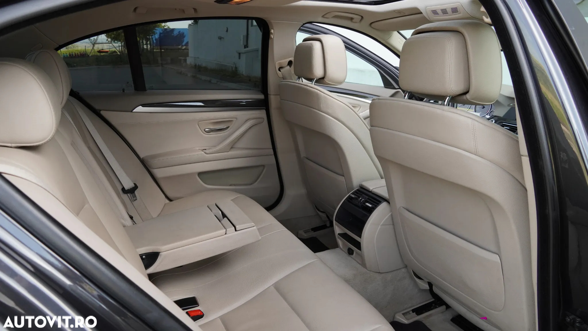 BMW Seria 5 520d - 25