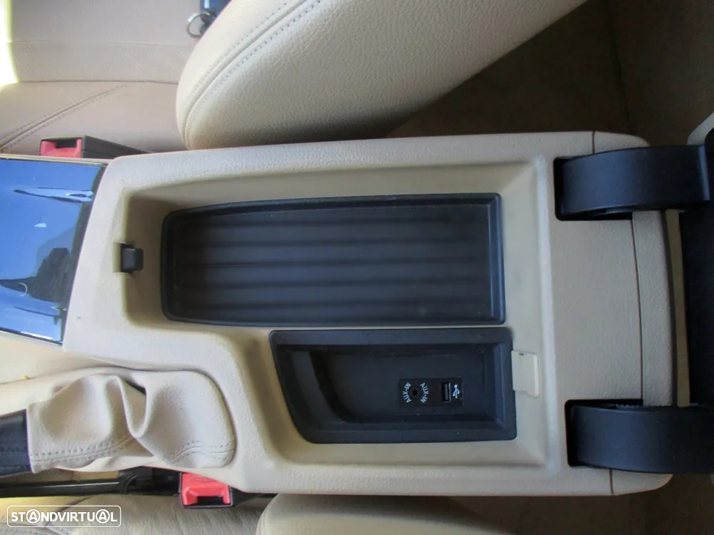 BMW 318 d Auto Exclusive - 28